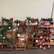 Příprava výrobků na tradiční Vánoční jarmark