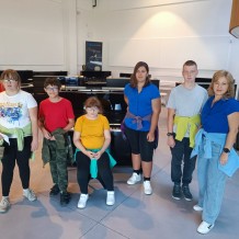 IV.A - Pod křídly exotů