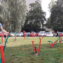 SŠ - Tělocvik - florbal, košíková, stroje