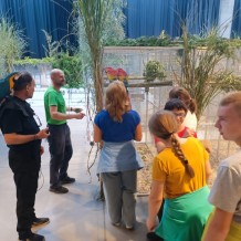 IV.A - Pod křídly exotů