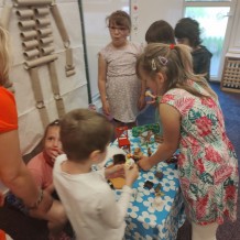 IV.A. - divadelní představení ,, Boudo budko, kdo v tobě přebývá?"