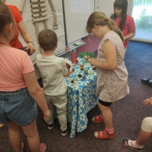 IV.A. - divadelní představení ,, Boudo budko, kdo v tobě přebývá?"