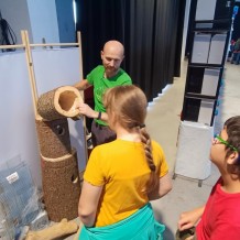 IV.A - Pod křídly exotů