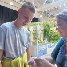 IV.A - Pod křídly exotů