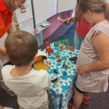 IV.A. - divadelní představení ,, Boudo budko, kdo v tobě přebývá?"