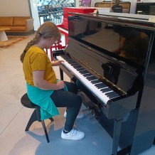 IV.A - Pod křídly exotů