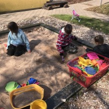 MŠ - čarodějnice, zahrada