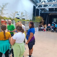 IV.A - Pod křídly exotů